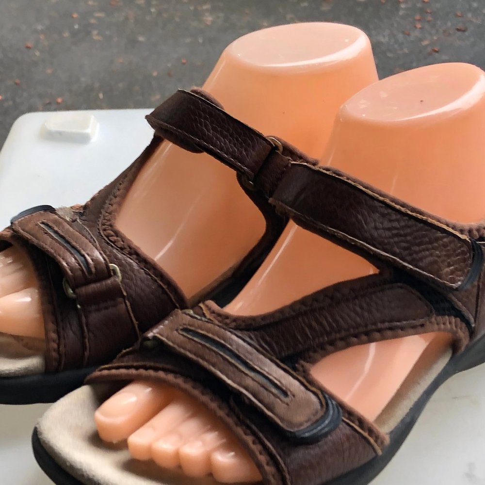 Clarks Brown Leather Ankle Strap Sandals Size 7.5M